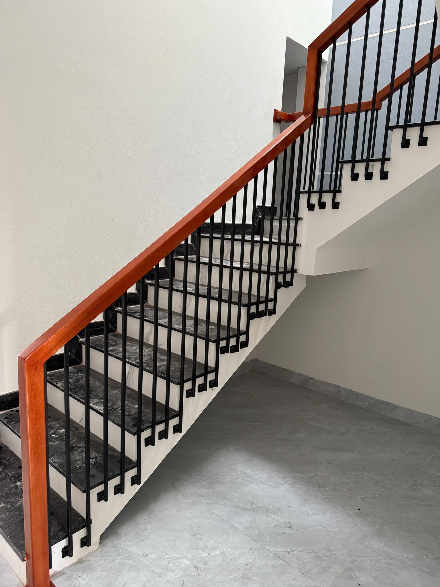 Đơn vị gia công lan can cầu thang đẹp, uy tín tại Phường Phú Mỹ