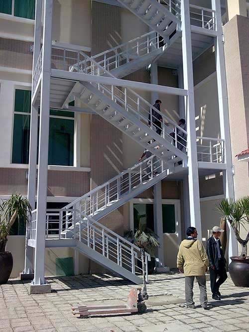 Đơn vị thi công cầu thang thoát hiểm giá rẻ tại Phường An Phú Đông