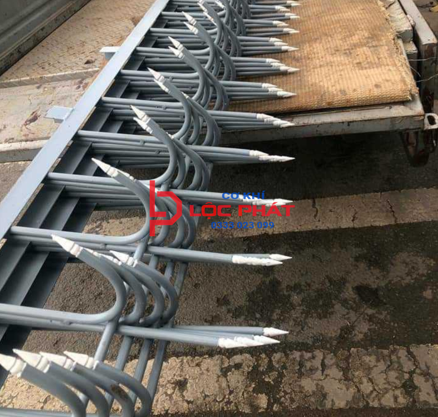 Thiết kế thi công hàng rào chông sắt tại Dĩ An