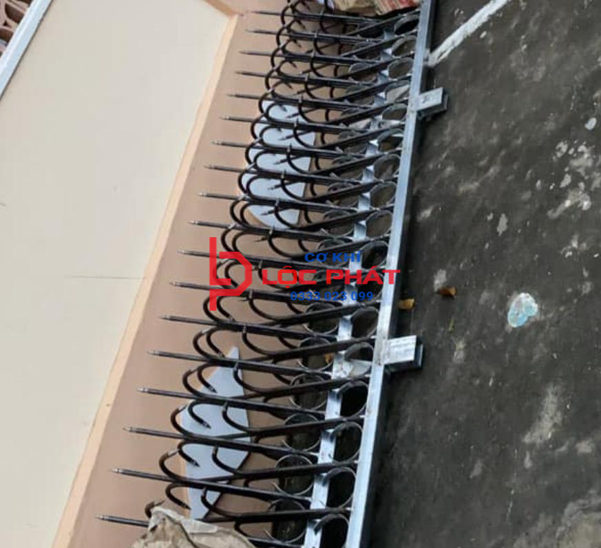 Dịch vụ làm hàng rào chông sắt tại Bình Long