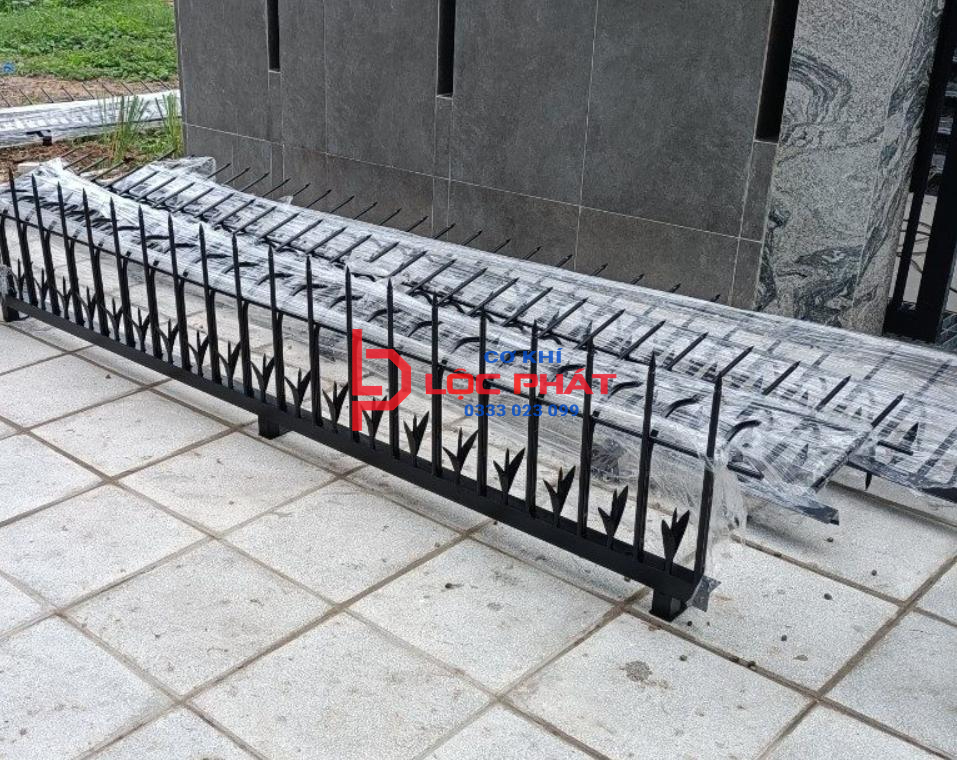 Thi công làm hàng rào chông sắt tại Thủ Đức