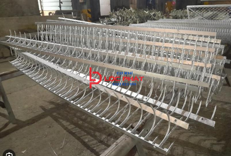 Thi công làm hàng rào chông sắt tại Thủ Đức