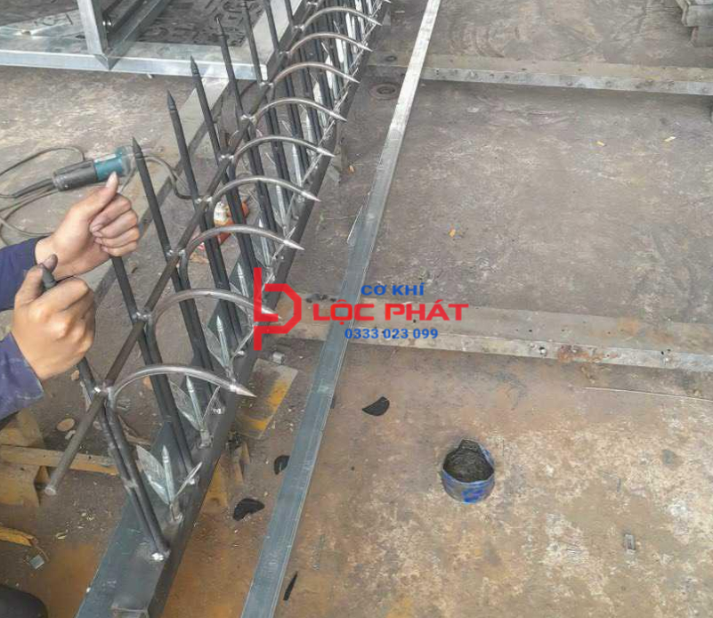 Thiết kế thi công hàng rào chông sắt tại Dĩ An