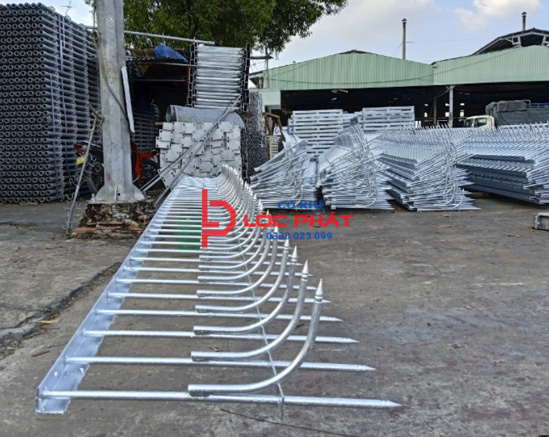 Thiết kế thi công hàng rào chông sắt tại Dĩ An