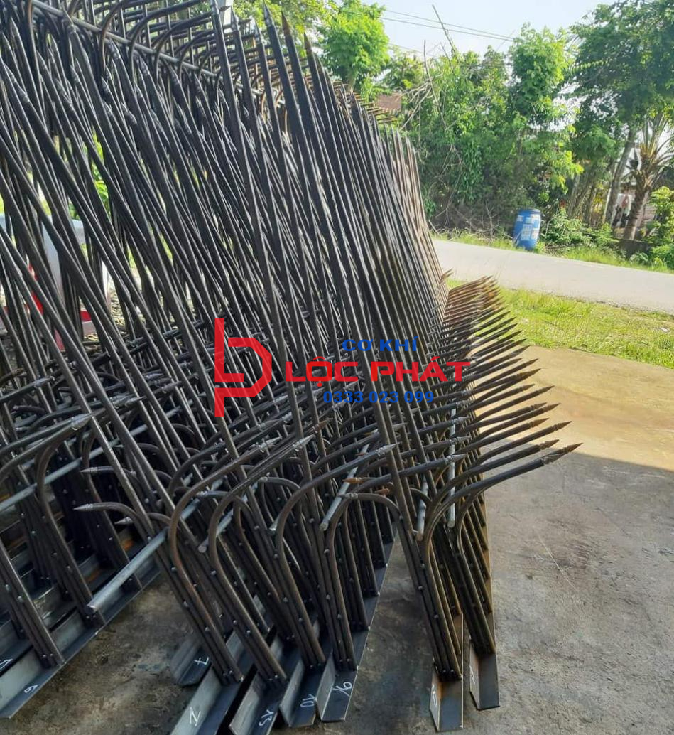 Thiết kế và lắp đặt hàng rào chông sắt tại Đồng Xoài