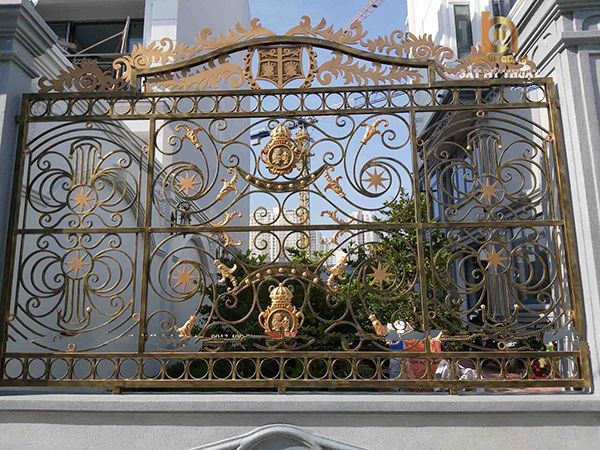 Thi công hàng rào sắt giá rẻ tại Hóc Môn