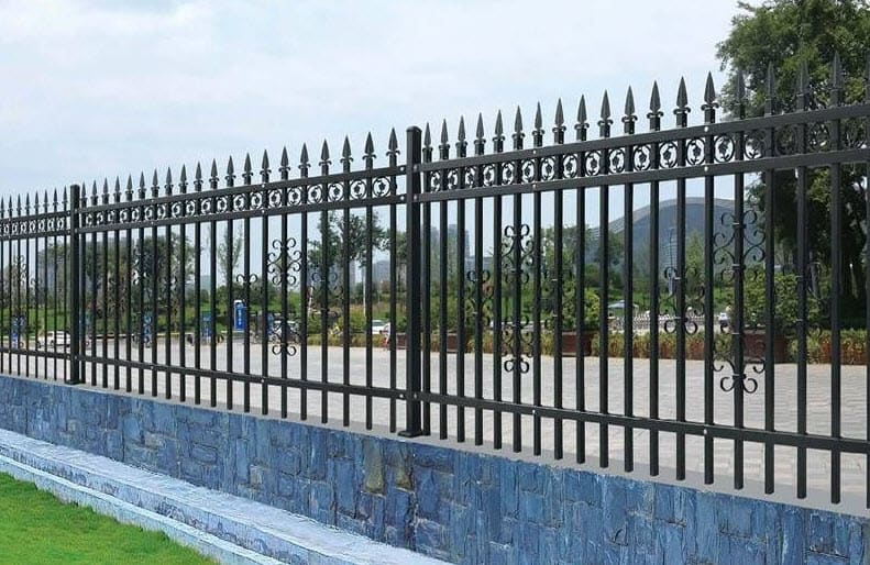 Thi công hàng rào sắt giá rẻ tại Bình Chánh