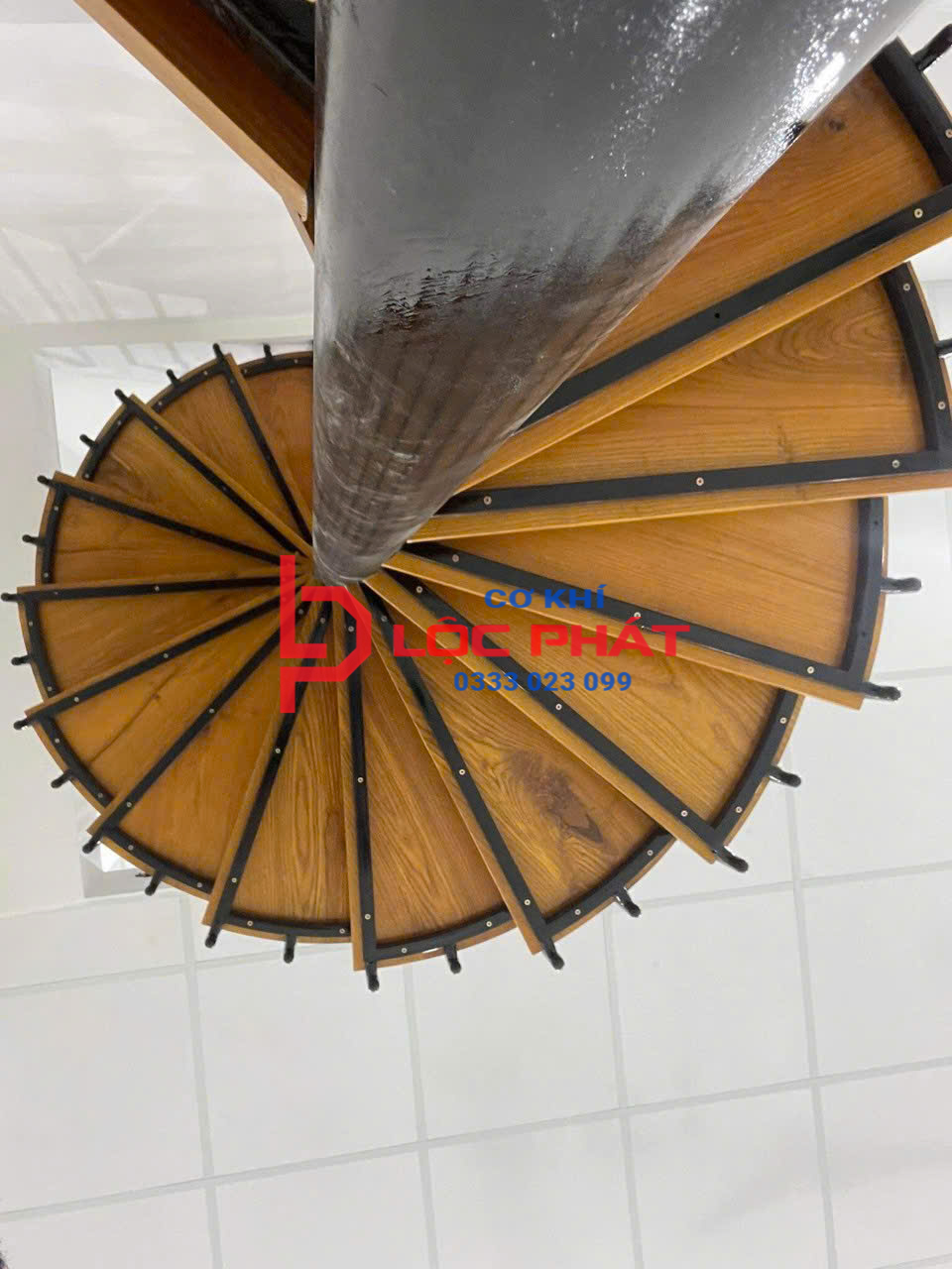 Xưởng chuyên cầu thang xoắn ốc tại Quận 4