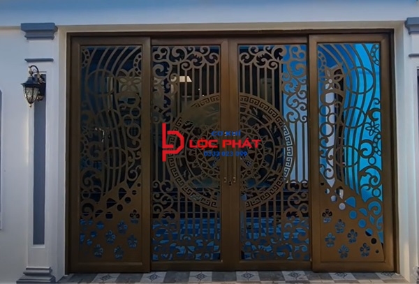 Làm cửa sắt trượt quay tại Bình Dương