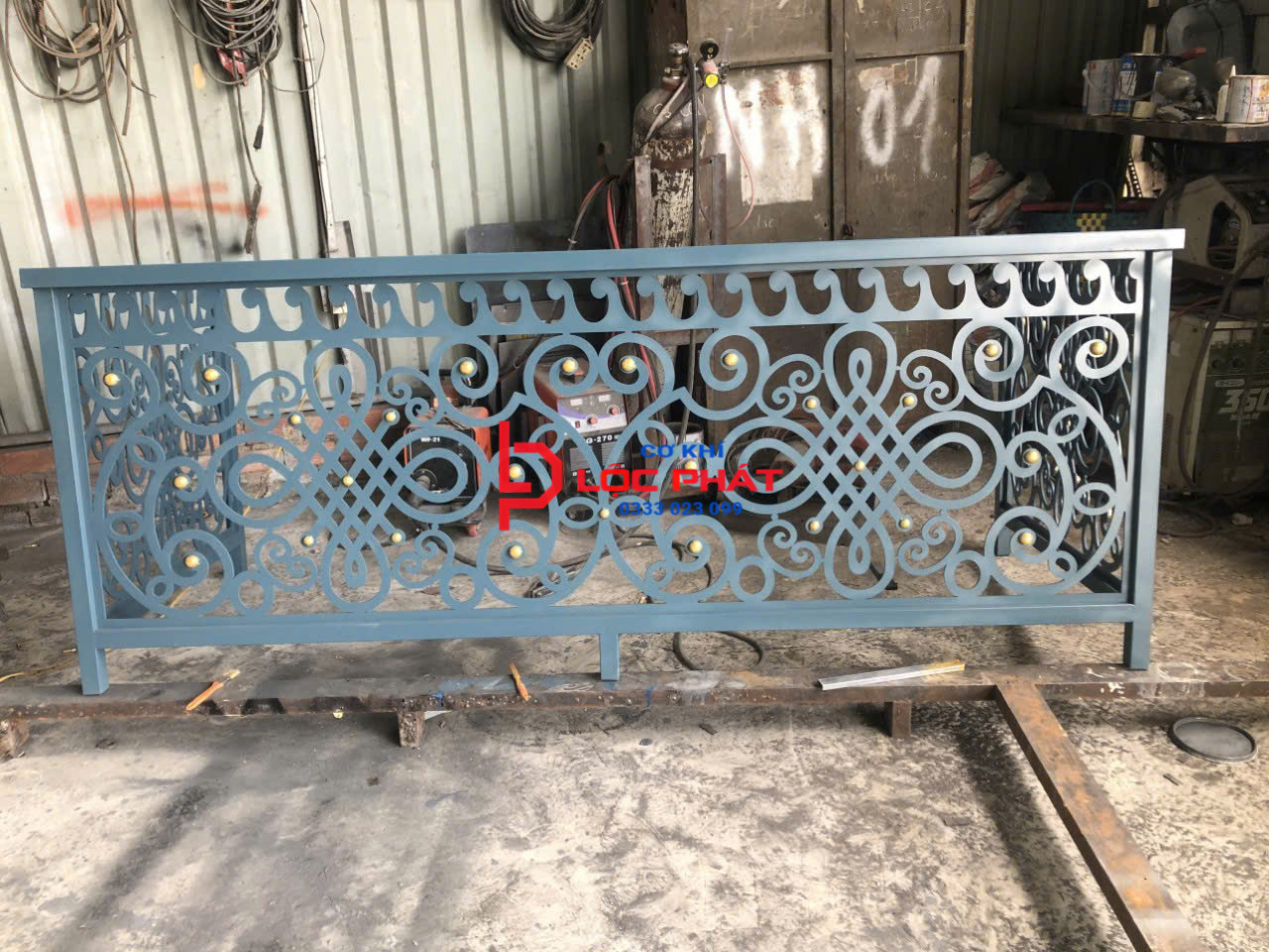 Đơn vị lắp đặt lan can cầu thang tại Dĩ An