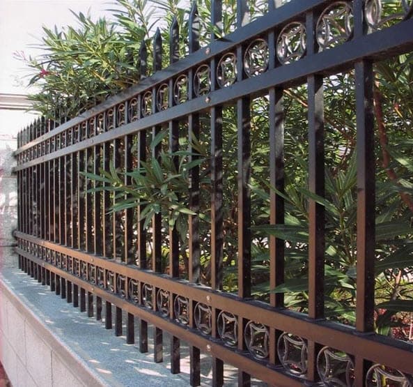Làm hàng rào sắt giá rẻ tại Phường Long Trường