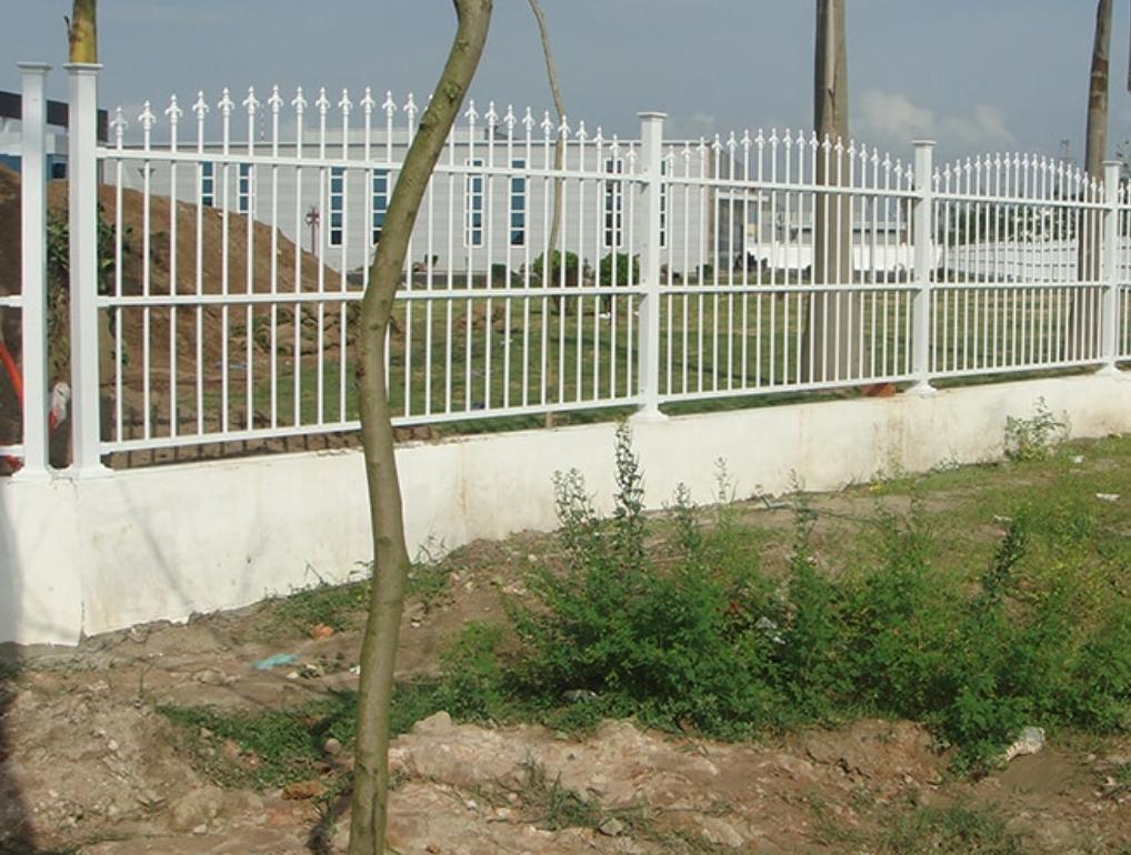 Làm hàng rào sắt giá rẻ tại Xã Long Hòa