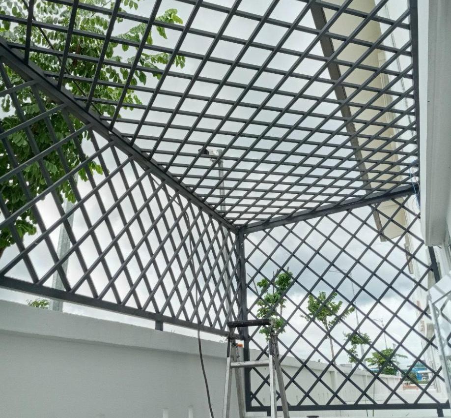 Làm khung bảo vệ sân thượng Dĩ An TP HCM