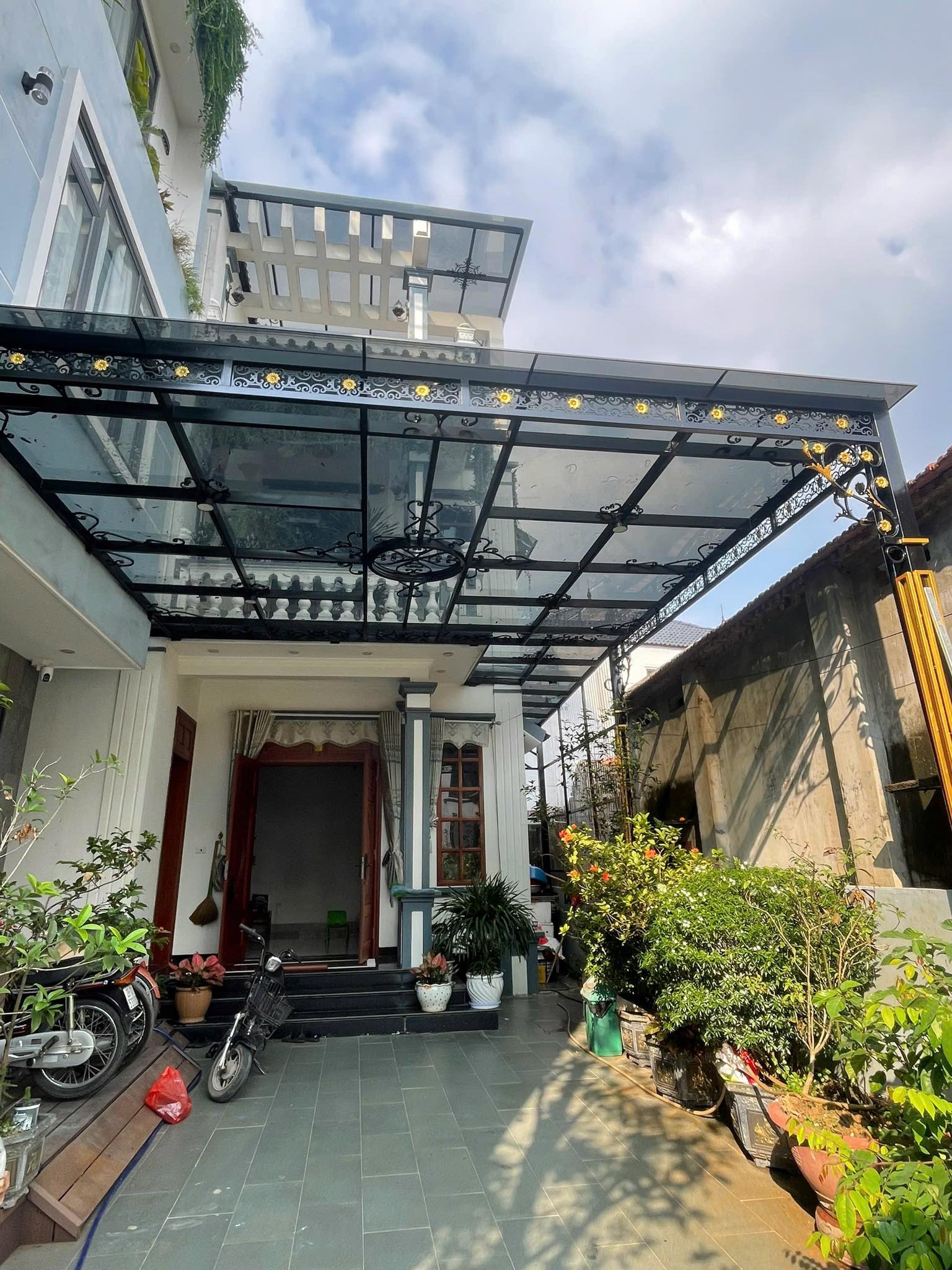Làm mái poly tại Phường Đông Hoà