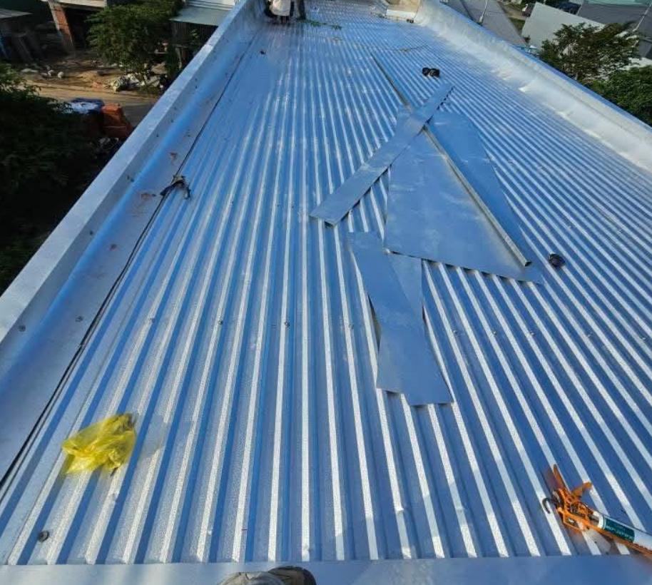 Thợ thi công mái tôn giá rẻ tại Phường Đông Hòa