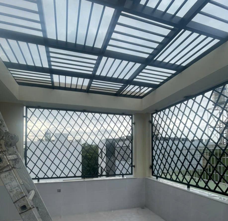 Thi công khung bảo vệ sân thượng tại Phường Dĩ An