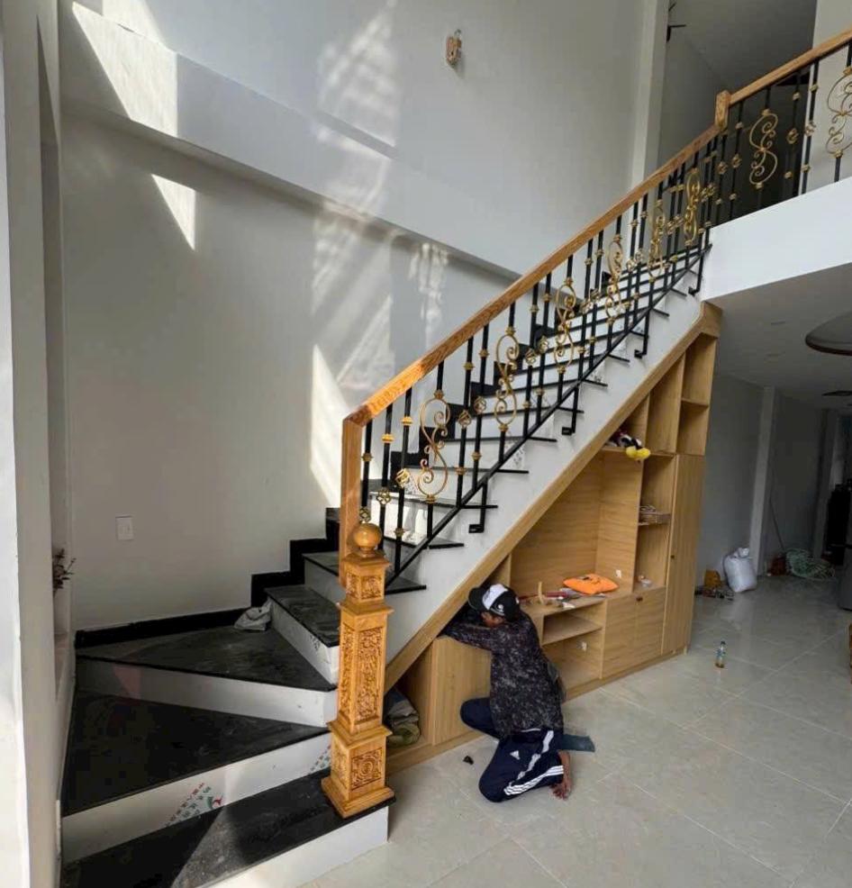 Thi công lan can cầu thang đại Phường Tân Đông Hiệp