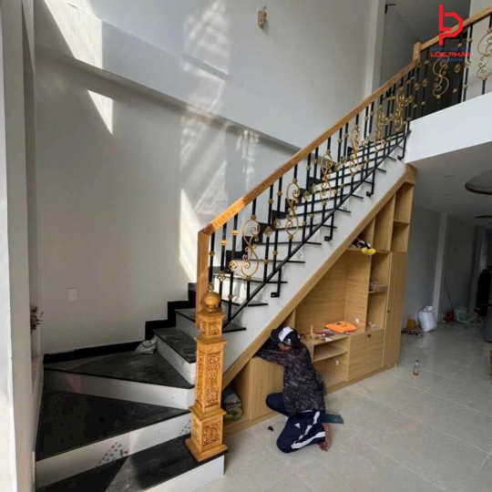 Thi công lan can cầu thang đại Phường Tân Đông Hiệp