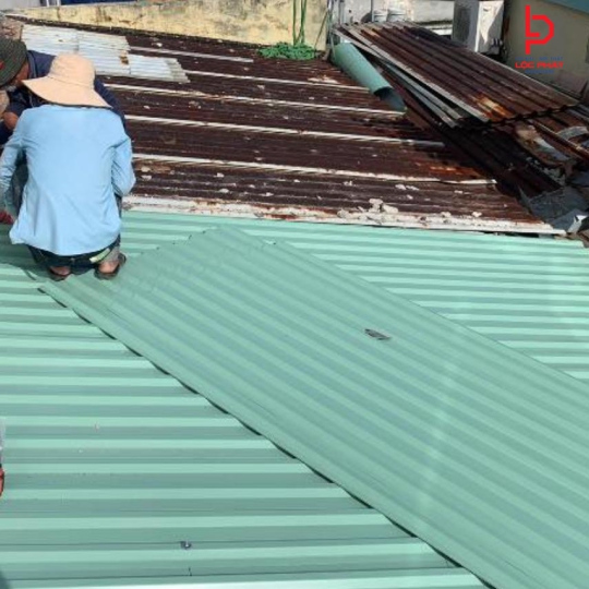 Thi công mái tôn trọn gói tại Thuận An