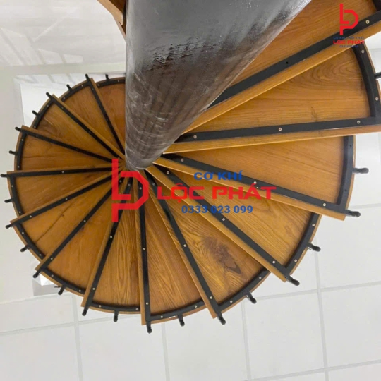 Xưởng chuyên cầu thang xoắn ốc tại Quận 4