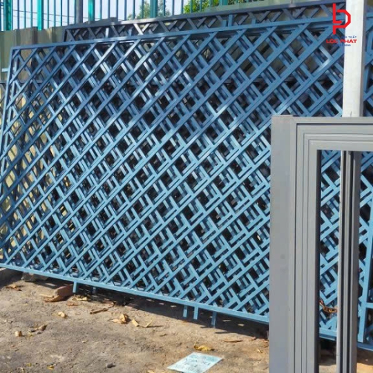 Làm khung sắt bảo vệ tại Nhơn Trạch